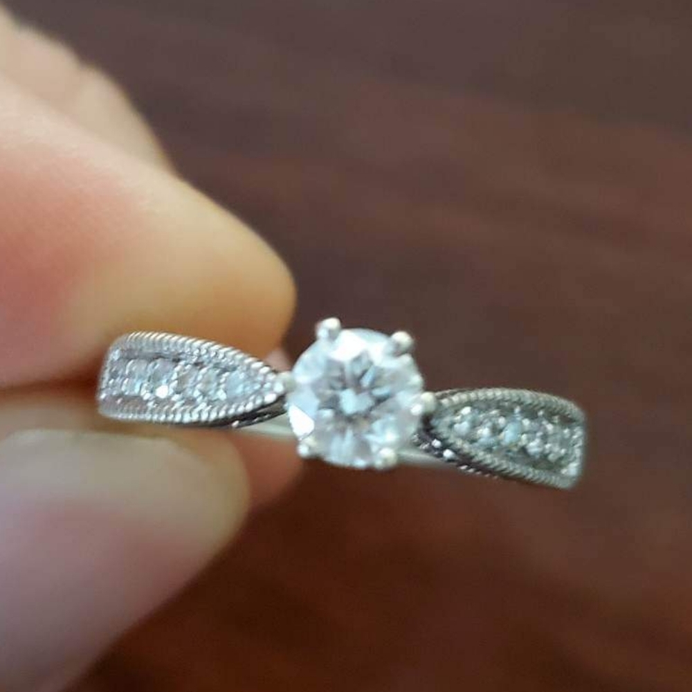 Diamond engagement ring